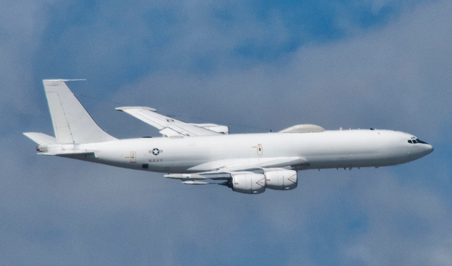 US Navy E-6B Mercury, a command and control aircraft that is capable of launching ground-based ICBMs (US Navy)